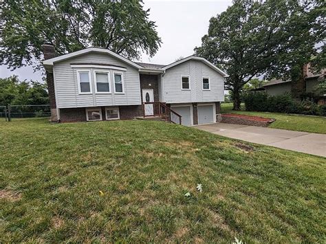  1215 Budd Cir, Kansas City, KS 66109 is currently not for sale. The 1,500 Square Feet townhouse home is a 3 beds, 2.5 baths property. This home was built in null and last sold on 2020-06-01 for $1,475. 